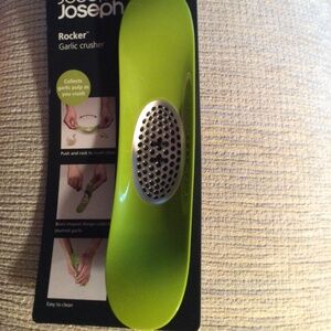 Joseph Joseph Garlic Rocker Crusher - Green